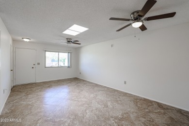 Clean updated bright single level 2 bedroom 2 bath town home on Sun City North Golf Course in Arizona - for sale on GolfHomes.com, golf home, golf lot