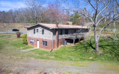 HOME IN THE NORTH CAROLINA MOUNTAINS!! This 3BR-2.5 bath home on Chatuge Shores Golf Course in North Carolina - for sale on GolfHomes.com, golf home, golf lot
